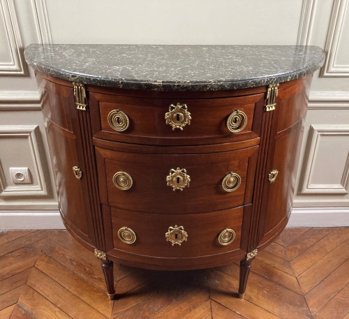 Commode demi lune d'époque Louis XVI - Mobilier Style Louis XVI