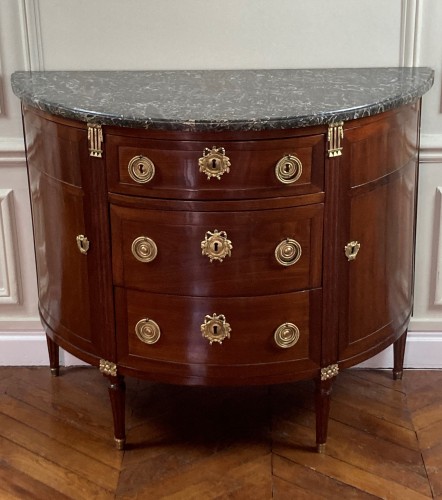 XVIIIe siècle - Commode demi lune d'époque Louis XVI