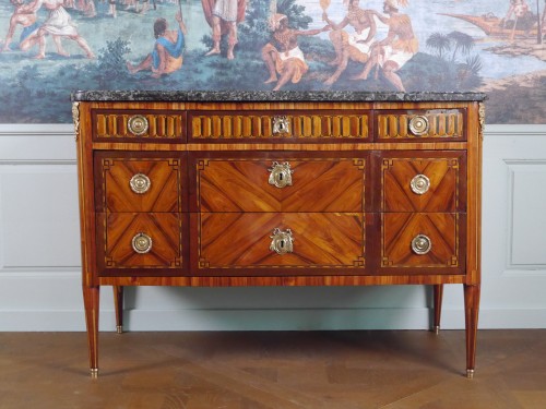 A Louis XVI chest of drawers stamped Roux - Furniture Style Louis XVI