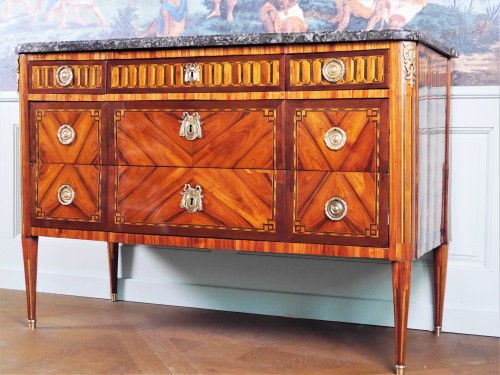 A Louis XVI chest of drawers stamped Roux - 