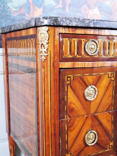 18th century - A Louis XVI chest of drawers stamped Roux