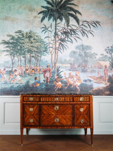 Louis XVI - A Louis XVI chest of drawers stamped Roux