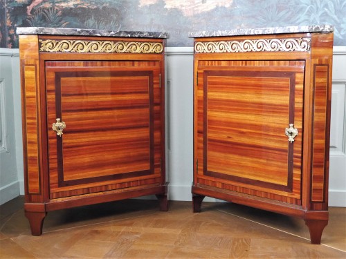 Pair of corner cabinets stamped CC Saunier - Louis XVI