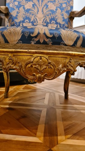 Fauteuil en bois doré, première moitié du XVIIIe siècle - Sièges Style 