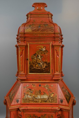 Rare cabinet vénitien laqué en rouge et peint de motifs mythologiques, Venise XVIIIe - Mobilier Style 