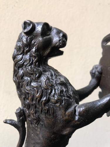Sculpture  - Pair of bronze lions holding a coat of arms