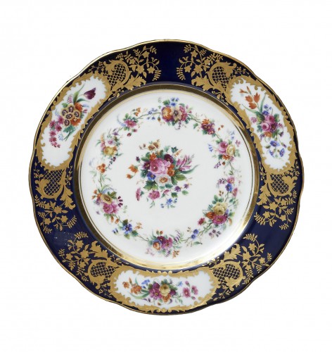 Ensemble de huit plats en porcelaine impériale russe