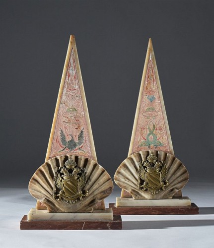 Sculpture  - Pair of Louis XIV friezes in the form of a stylized pyramid