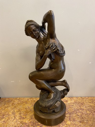 Figure féminine en bronze, début du 19e siècle - 