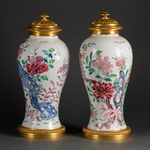 Paire de vases famille rose Chine époque XVIIIe siècle - Objet de décoration Style Transition