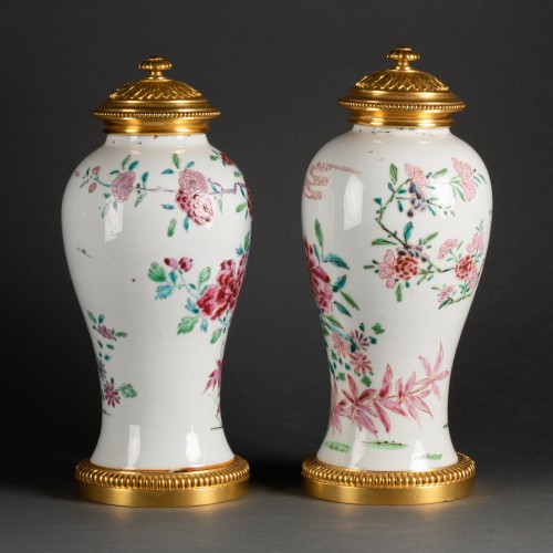 Paire de vases famille rose Chine époque XVIIIe siècle - Isabelle Chalvignac