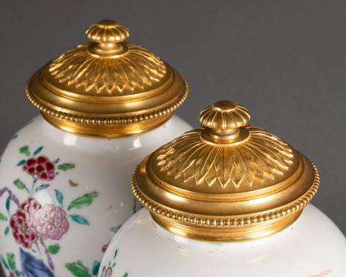 Paire de vases famille rose Chine époque XVIIIe siècle - Transition