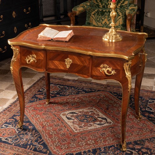 Bureau de Dame époque Louis XV Estampillé J. M. Chevallier - Mobilier Style Louis XV
