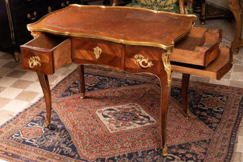 Mobilier Bureau et Secrétaire - Bureau de Dame époque Louis XV Estampillé J. M. Chevallier