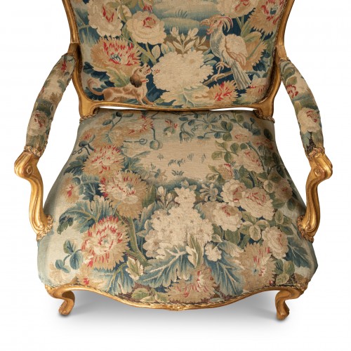 Louis XV - Paire de larges Fauteuils en bois doré Estampillés de A.N. Delaporte