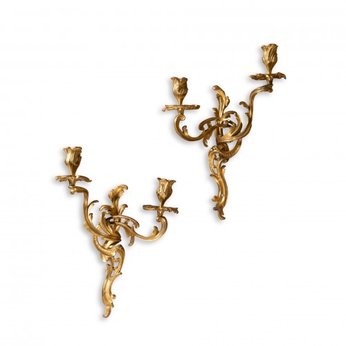 Paire d'appliques d'époque Louis XV en bronze doré