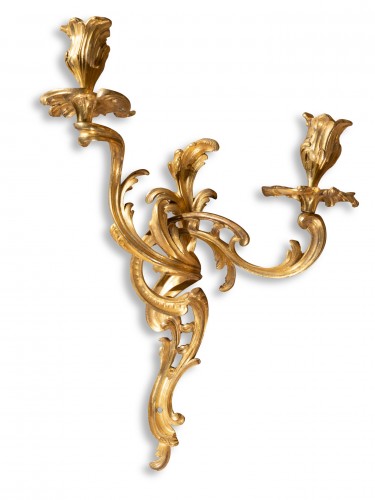 Paire d'appliques d'époque Louis XV en bronze doré - Luminaires Style Louis XV