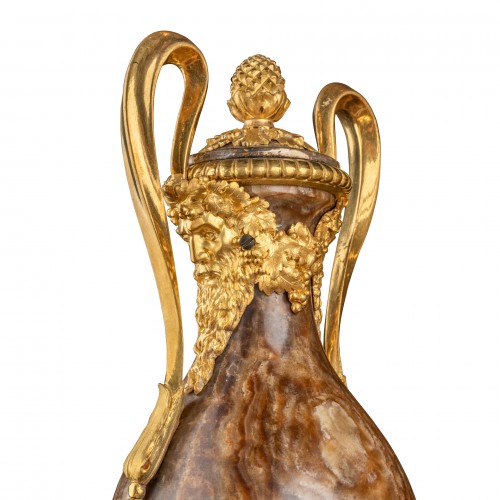 Objet de décoration Cassolettes, coupe et vase - Paire de vases en albâtre rubané vers 1830