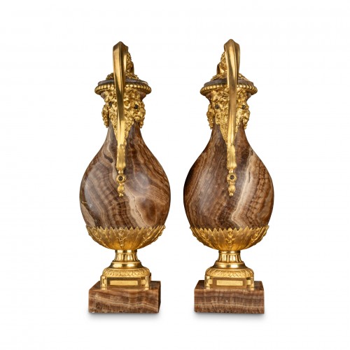 XIXe siècle - Paire de vases en albâtre rubané vers 1830