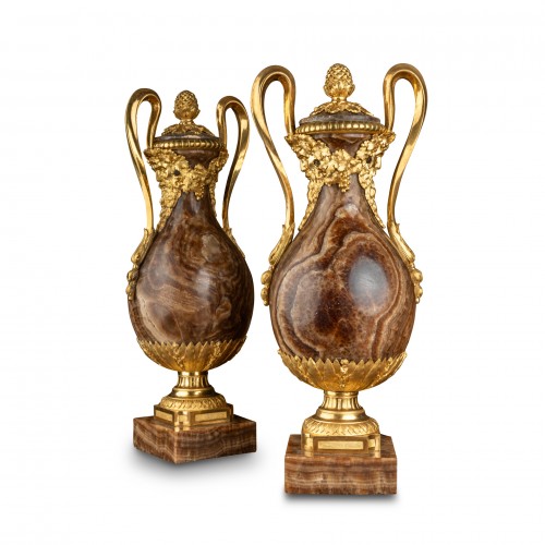 Paire de vases en albâtre rubané vers 1830 - Restauration - Charles X