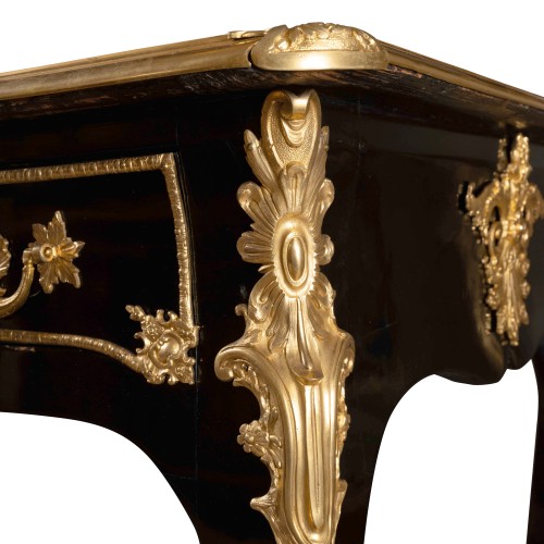 A blackened pearwood Desk Parisian Regency Period - French Regence