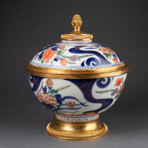 Coupe à couvercle Imari fin XVIIe siècle montée - Louis XIV