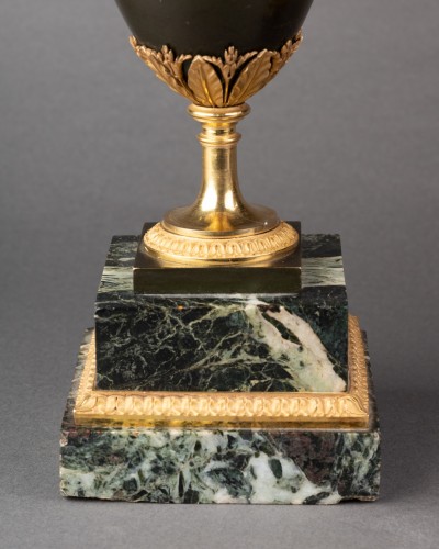 Antiquités - Paire de vases à l'antique Epoque Empire