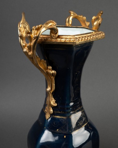 Régence - Paire de vases bleu poudré Chine Période Kangxi