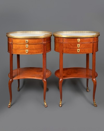 Antiquités - Paire de tables d'époque Transition