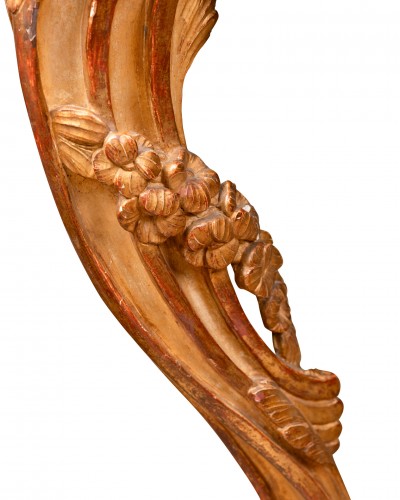 A Louis XV  Pair of gilted oak Brackets   - 