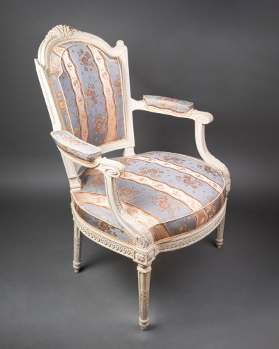 A pair of Louis XVI cabriolet Seats stamped  - Seating Style Louis XVI