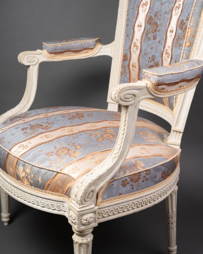 18th century - A pair of Louis XVI cabriolet Seats stamped 
