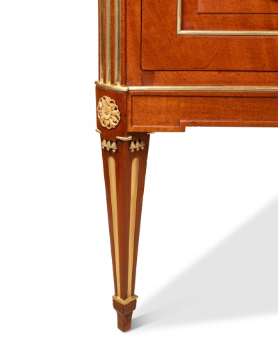 XVIIIe siècle - Paire de commodes en acajou époque Louis XVI