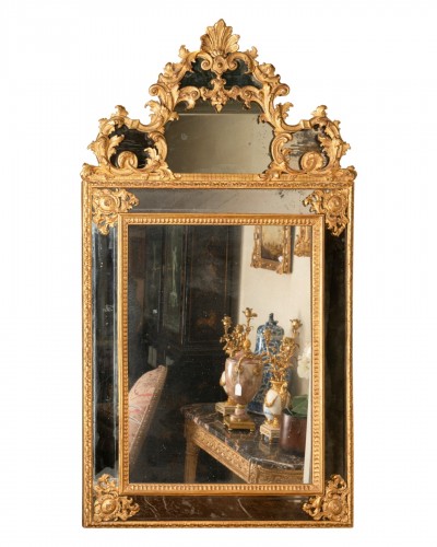 Miroir en bois sculpté et doré époque Louis XV