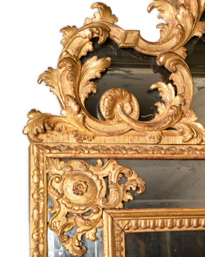 Miroirs, Trumeaux  - Miroir en bois sculpté et doré époque Louis XV