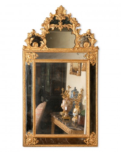 XVIIIe siècle - Miroir en bois sculpté et doré époque Louis XV