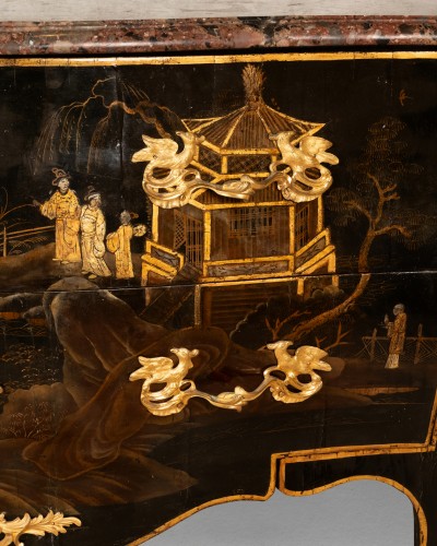 Laquered Chest of Drawers stamped by F-A Reizell Louis XV Period - 