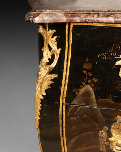 Laquered Chest of Drawers stamped by F-A Reizell Louis XV Period - Louis XV