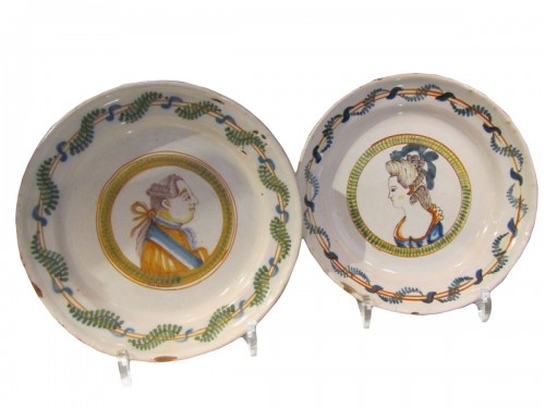 Paire assiettes en faience de Roanne fin XVIIIe siècle