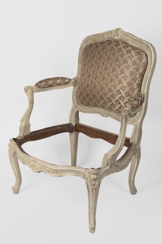 18th century - A pair of Louis XV painted fauteuils à la Reine