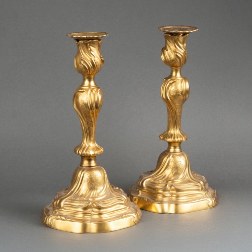 A pair of Louis XV ormolu clandlesticks - Lighting Style Louis XV