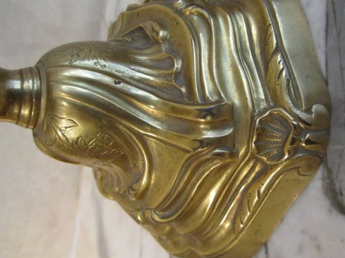 Luminaires Bougeoirs et Chandeliers - Paire de flambeaux en bronze doré époque Louis XV