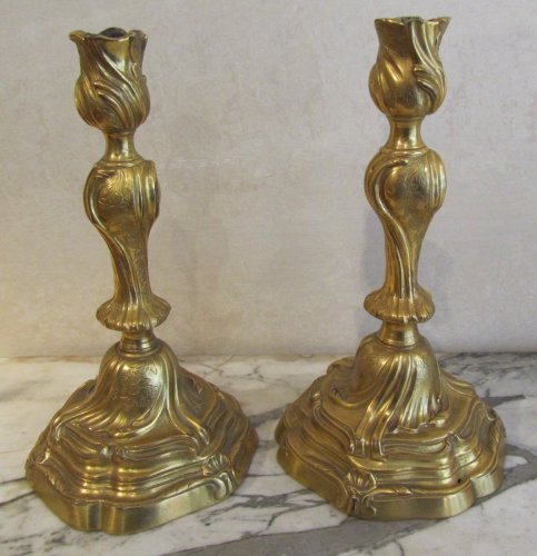 Louis XV - A pair of Louis XV ormolu clandlesticks