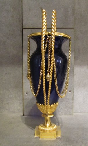 Paire de vases époque Louis XVI - Objet de décoration Style Louis XVI