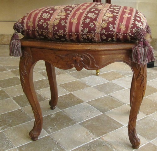 A pair of Louis XV beechwood  Parisian stools . - Seating Style Louis XV