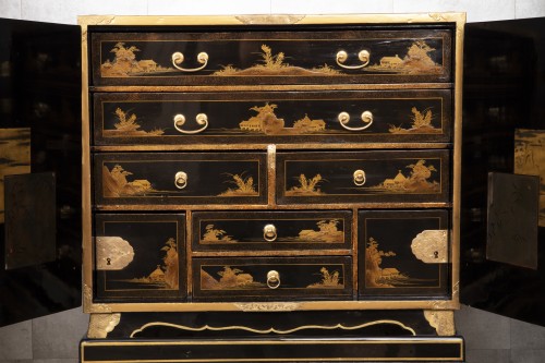 Furniture  - A Japon ormolu Lacquered Cabinet Japan Edo Period 17Th Century