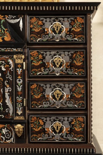 XVIIe siècle - Cabinet d'époque Louis XIV attribué à Pierre Gole