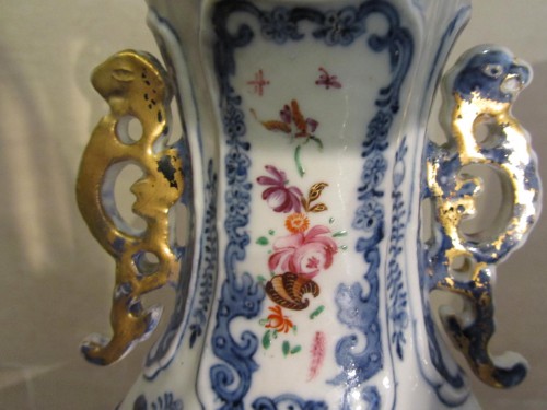 18th century - A pair porcelain China vases Eighteenth Century 