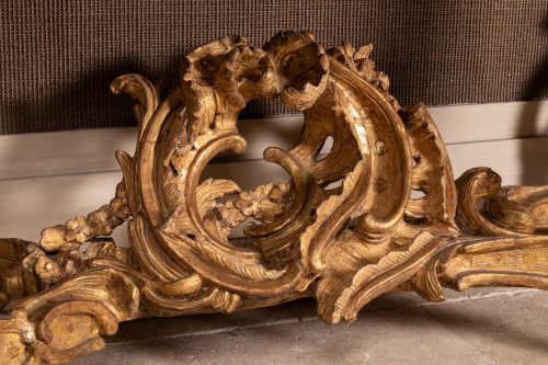 Antiquités - A Large Louis XV giltwood Console 