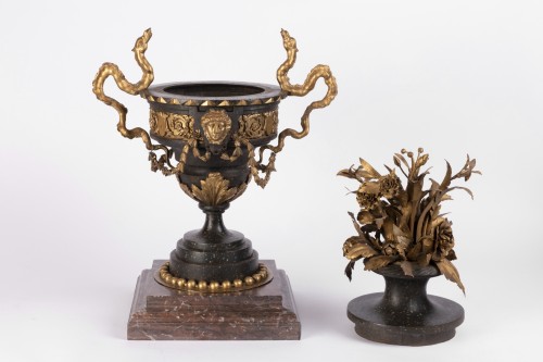 Antiquités - Vase ornemental du XVIIIe siècle